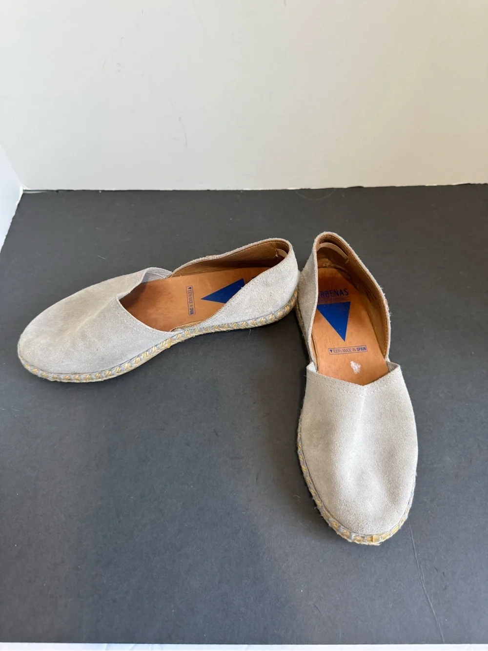 Verbenas Suede Espadrille Flats in Light Gray. Size EU 37